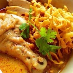 อาหารตามสั่ง ข้าวซอย น้ำเงี้ยว by Loft indy 2