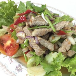 ยำหมูย่าง (เมนูนี้นานหน่อยจร้า)