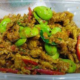 ผัดพริกเเกงใต้เนื้อสตอ