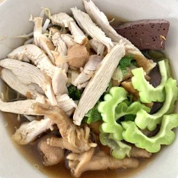 ก๋วยเตี๋ยวไก่มะระป้าออ ตลาดขวัญพัฒนา 2