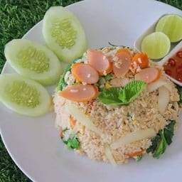 ข้าวผัดไส้กรอก