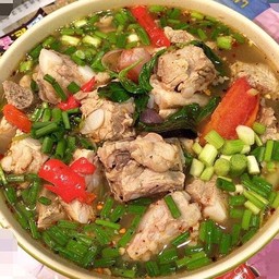 ต้มเเซ่บเล้งกระดูกหมู  ถ้ากระดูกหมดใส่ใบพายอดทนนะคะ อร่อยกว่า