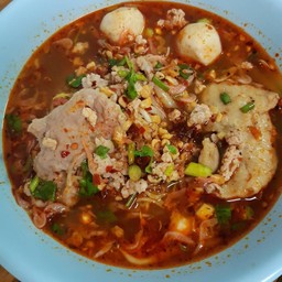 บะหมี่ต้มยำหมูเด้ง (พิเศษ)