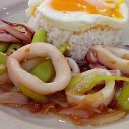 ข้าวผัดพริกสดปลาหมึก