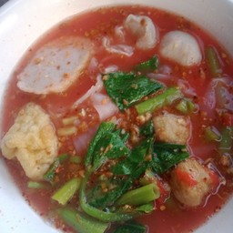 ก๋วยเตี๋ยว เส้นใหญ่เย็นตาโฟ ต้มยำ