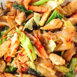 เส้นใหญ่ไก่ขี้เมา
