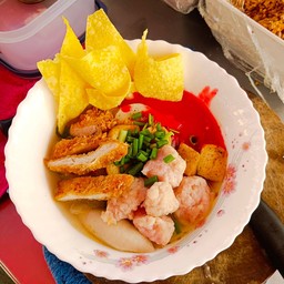 ใบเตย ก๋วยเตี๋ยวรถพ่วงซิ่ง บางปะอิน