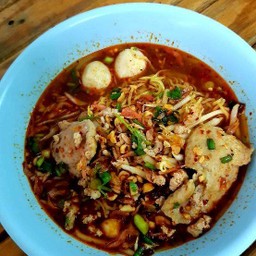 เส้นใหญ่ต้มยำหมูเด้ง (พิเศษ)