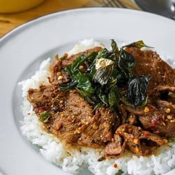 กะเพราเนื้อสไลซ์ภาคเหนือ