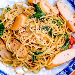 สปาเก็ตตี้ไส้กรอกผัดพริกแห้ง