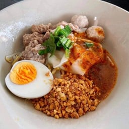แปด ก๋วยเตี๋ยวต้มยำทะเลเดือด สาขาซอยเนินพลับหวาน
