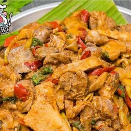 ผัดพริกแกงเครื่องในไก่หน่อไม้ดองชะชะช่า