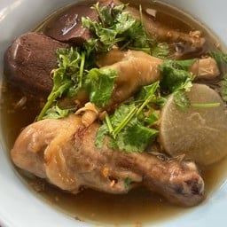 ก๋วยเตี๋ยวไก่มะระลุงคม สูตรเด็ดไม่เหมือนใคร