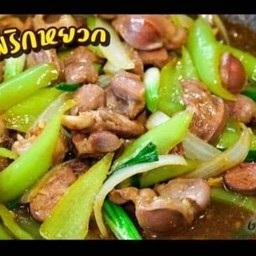 ผัดพริกอ่อนเครื่องในไก่+ไก่