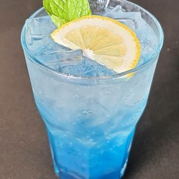 บลูฮาวายโซดา (Blue Hawaii Soda)