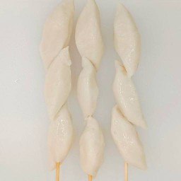 ยำลูกชิ้นไม้ละ13บาท