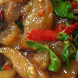 กระเพราเอ็นแก้วเป่าปาก