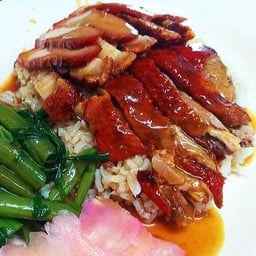 ข้าวเฉโป / ข้าวหน้ารวม เป็ดย่าง+หมูแดง+หมูกรอบ