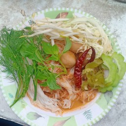 ขนมจีนน้ำยากะทิ ลูกชิ้น