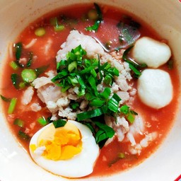 เกาเหลาเย็นตาโฟต้มยำหมู