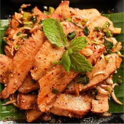 น้ำตกคอหมูย่าง