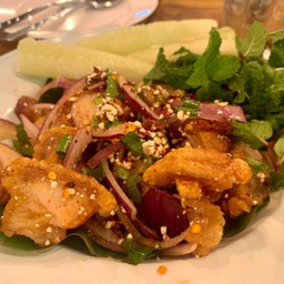 ลาบหมูกรอบ