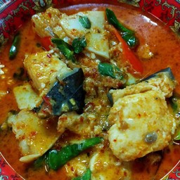 ฉู่ฉี่ปลาบึก (แกงกะทิ)