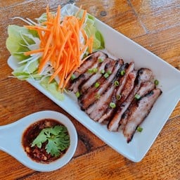 คอหมูย่างน้ำจิ้มแจ่ว