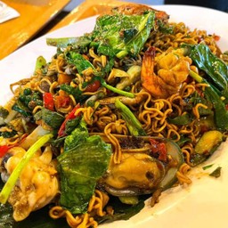 มาม่าผัดขี้เมาทะเล