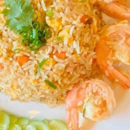 ข้าวผัดกุ้ง (Fried Rice with Shrimp)