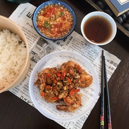 กุ้งทอดกระเทียมพริกราดข้าว
