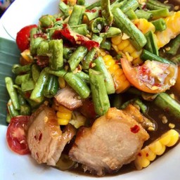 ตําถั่วหมูกรอบ