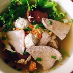 เกาเหลาเลือดหมูพิเศษ