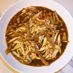 ยำมะม่วงปลากรอบ