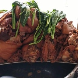 ข้าวขาหมูไข่พะโล้