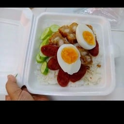 ข้าวหมูแดงหมูกรอบ