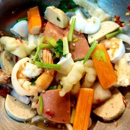 ร้านยำแซ่บนัว byเจ้อั้ม ตลาดพรจิต