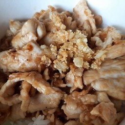 ข้าวกระเทียมพริกไทย