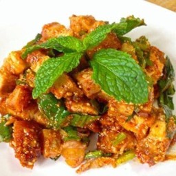 ลาบหมูกรอบ (กับข้าว)