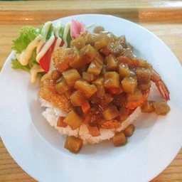 ข้าวแกงกระหรี่กุ้งทอด