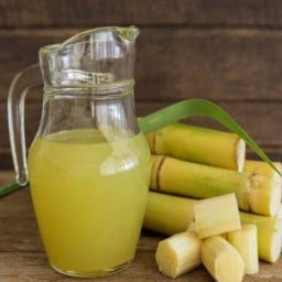 อุทัยธานี น้ำอ้อยคั้นสด โดย ตาแว่น