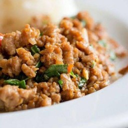 กระเพาหมูสับ