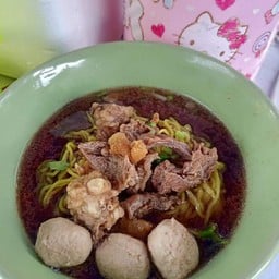 ร้านก๋วยเตี๋ยวลูกชิ้นแชมป์และอาหารตามสั่ง
