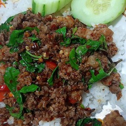 เตี๋ยวต้มยำหมูกรอบ นายาว