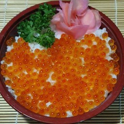 ข้าวไข่ปลาแซลมอลด้ง