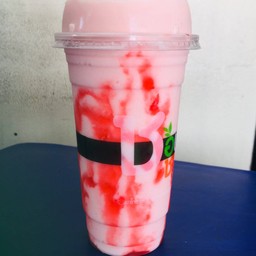 โยเกิร์ตสตอเบอรี่นมสดปั่น