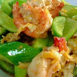 แตงกวาผัดไข่