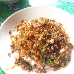 ข้าวกะเพราวุ้นเส้น