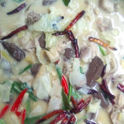 ต้มข่าไก่พร้อมข้าวเปล่า