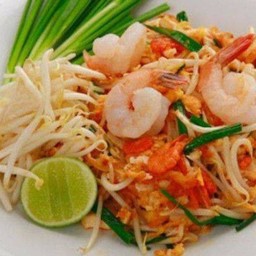 ผัดไทยกุ้งสด